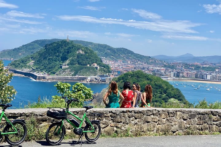 Small-Group Electric Bike Tour in San Sebastián  image