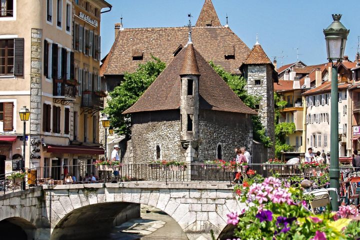 Geneva and Annecy Day Tour with Lake Cruise image