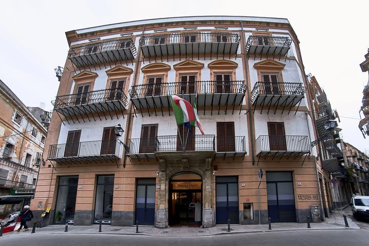 Private transfer from Palermo airport to Hotel Palazzo Sitano or vice versa image