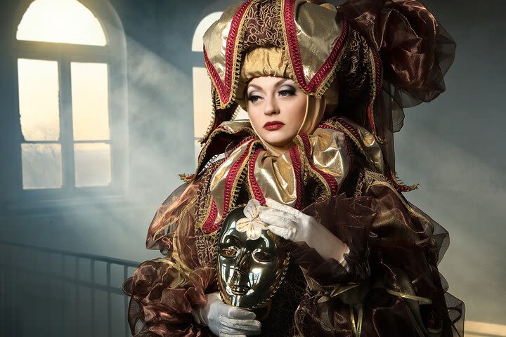 Exclusive Venetian masked photoshoot in Venice image