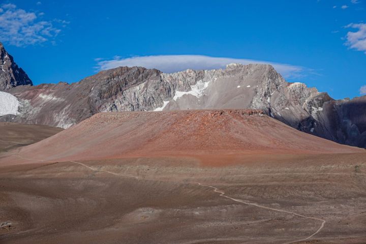 Tour al Cerro Leonera: Aventura y Campamento en las Alturas image