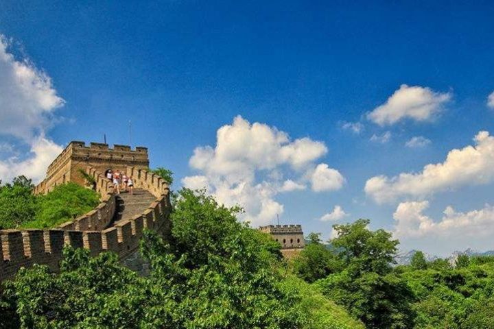 1-Day Beijing private tour to Mutianyu Great Wall and Ming Tombs image