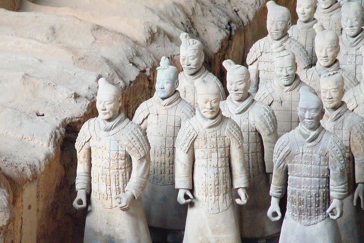 Private Xian Day Tour to Terracotta Army, Banpo Museum & Muslim Quarter image