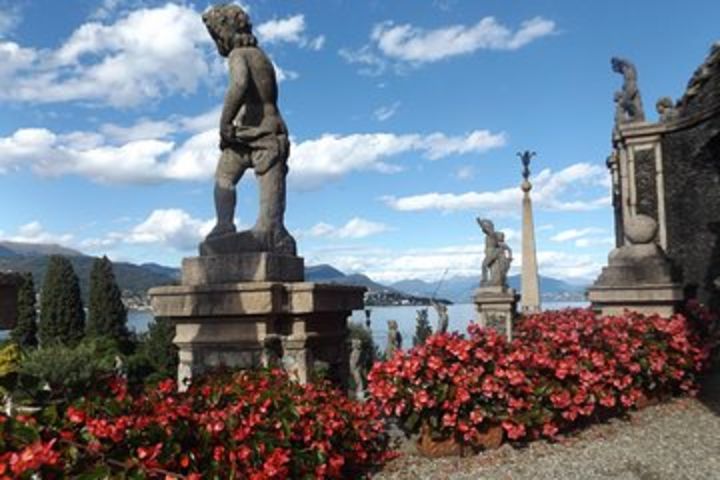 Lake Maggiore's highlights: private guided boat tour of isola Bella & Madre  image