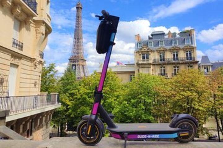 2h30 Audioguided Tour in Electric Scooter in Paris (App + GPS) image