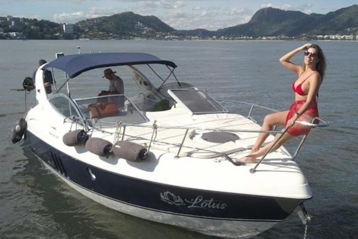 Private 29-foot speedboat tour for up to 10 people image