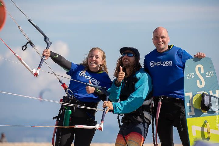 Semiprivate Kitesurfing lessons image