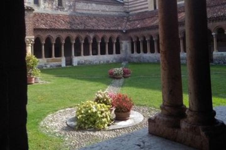 Green Verona: hidden courtyards & gardens - 3 hour private walking tour image