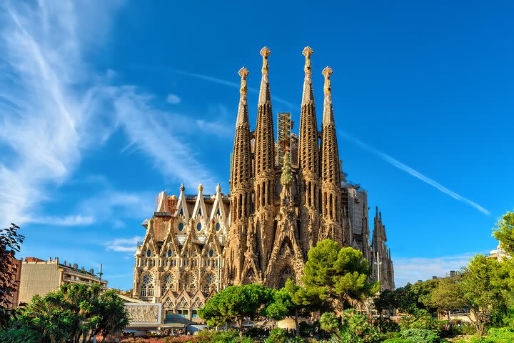 Skip-the-Line Sagrada Familia Guided Tour image