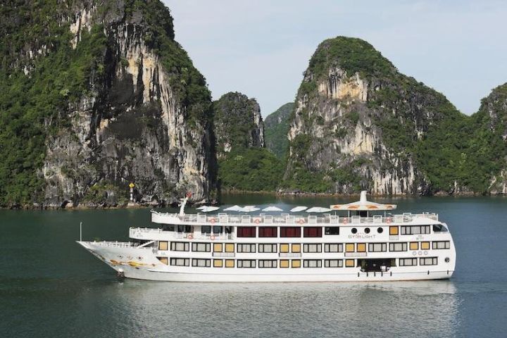 3-Day Halong Bay Cruise on the Starlight image