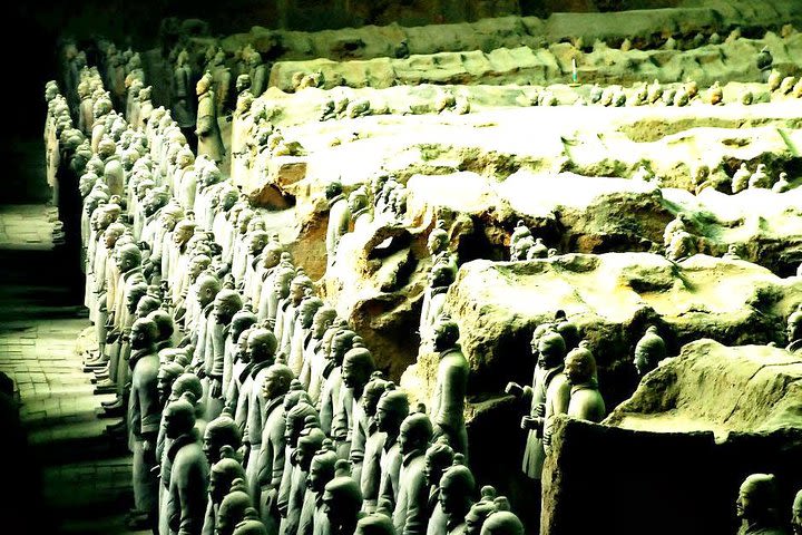 Xi'an Highlights of Terracotta Warriors and Customized Sightseeing image