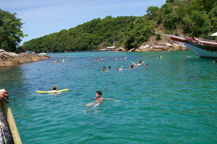 Angra dos Reis Day Trip with Boat Tour and Lunch image