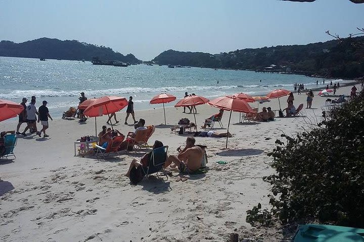 Roundtrip transportation Bombinhas - Balneário Camboriú beach by Centrotur image