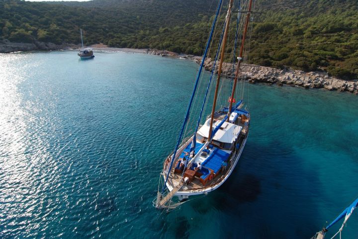Blue Escape 5-Day Sailing Tour image