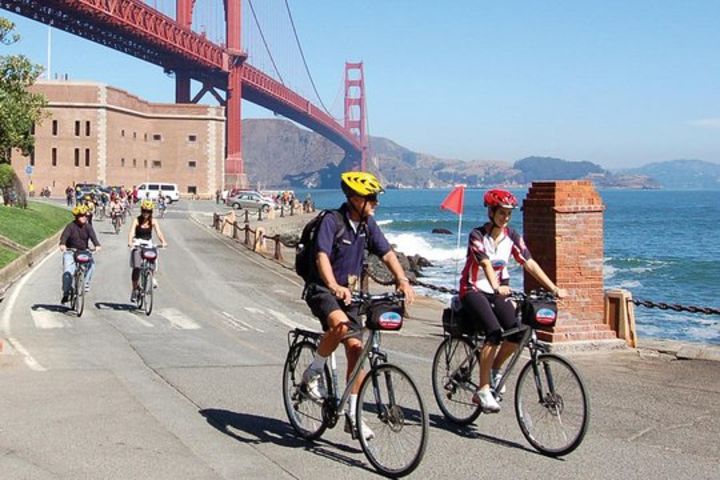 Golden Gate Bridge Guided Bicycle or E-Bike Tour from San Francisco to Sausalito image