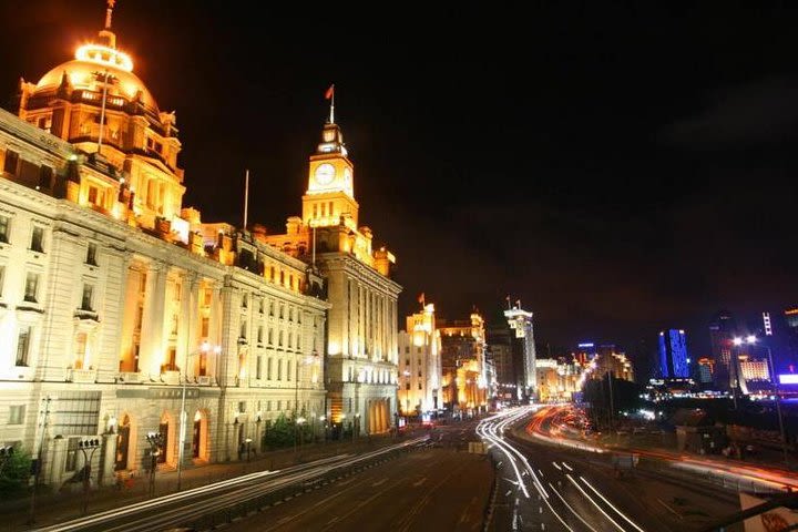 3-Hour Shanghai Night View: The Bund and Luxury Cruise on Huangpu River image