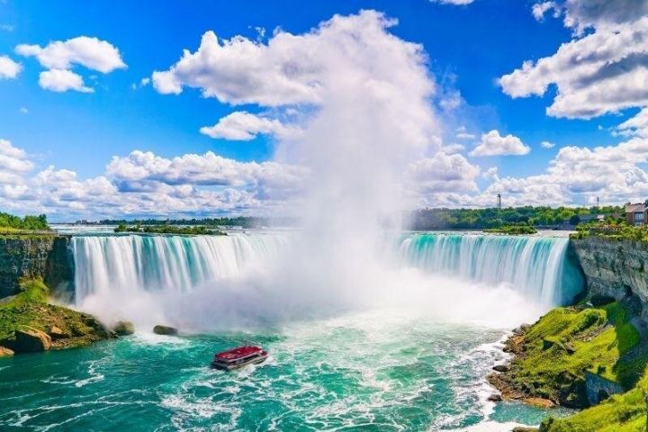 Toronto to Niagara Falls Day Tour with Boat Cruise and Lunch image