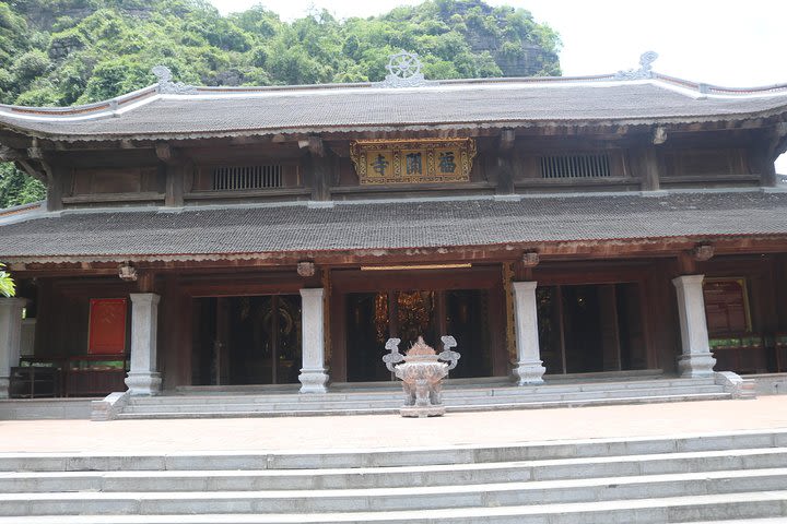 Cycling Rural Village Private Tour in Trang An, Mua Cave and Bich Dong Pagoda  image