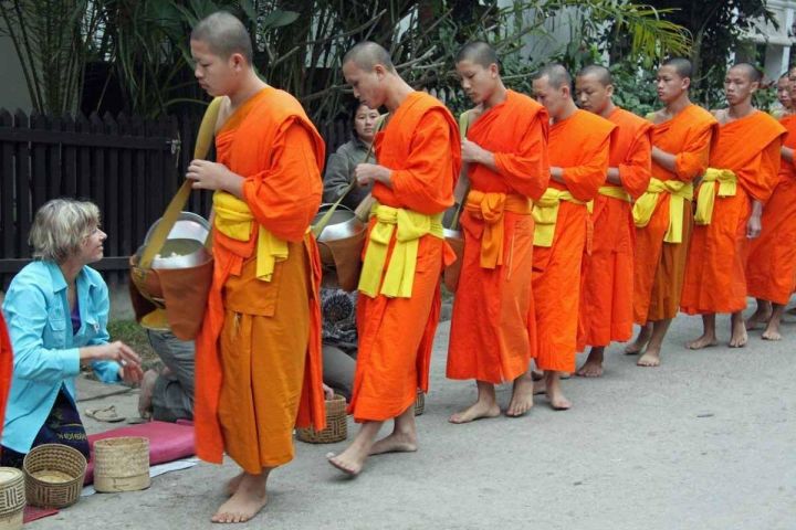 Monks Morning Almsgiving Tour image