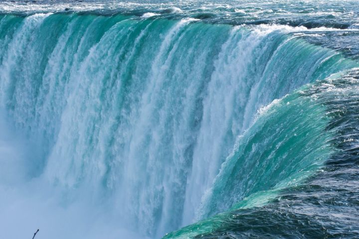 Toronto to Niagara Falls Day Tour with Boat Cruise and Lunch image