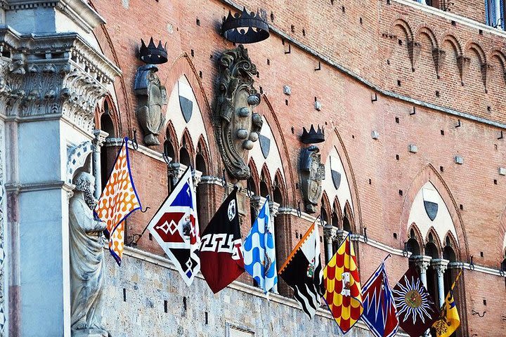 Siena's Palio Horse Race from Florence Including Sightseeing Tour and Dinner image