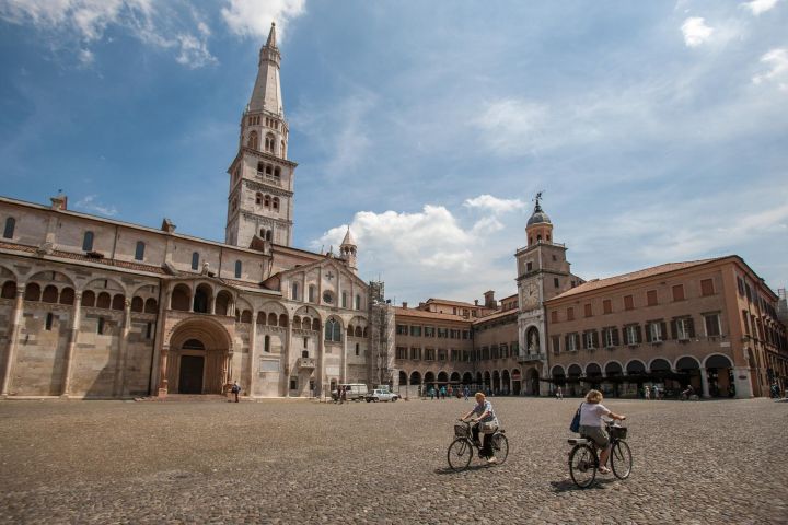Modena Private Walking Tour with Tigella Tasting image