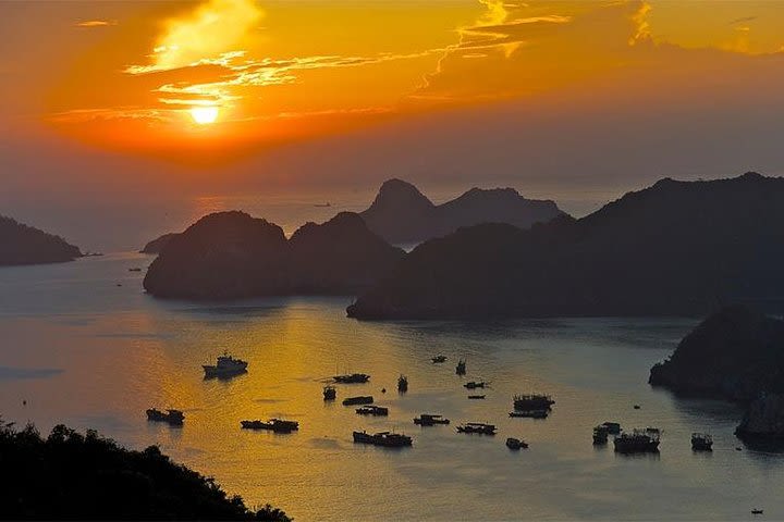 Ha Long Bay -Lan Ha Bay 1 Day( Departure in Ha Long City) image