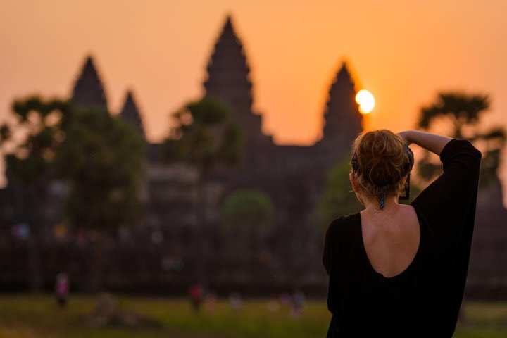 Full-Day Angkor Magnificent Sunrise image