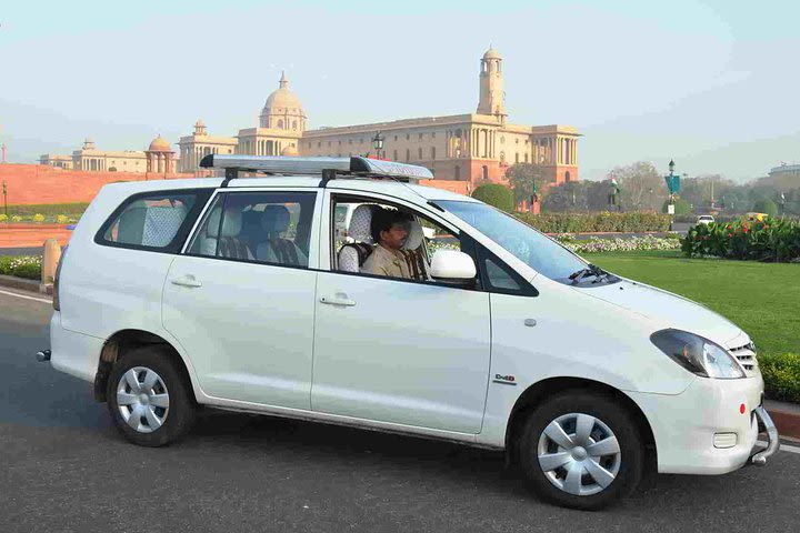 Delhi international Airport to hotel private transfer image