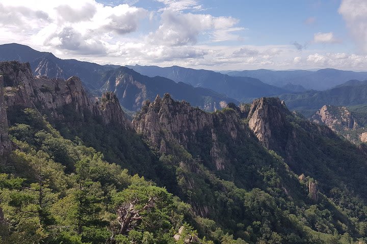 Hiking Mt Seoraksan National Park - Dinosaur Ridge image