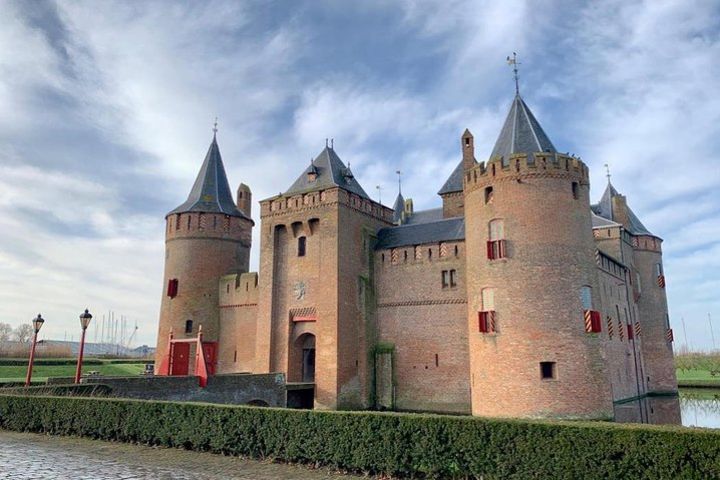 Small Public Experience to Amsterdam Castle Muiderslot image