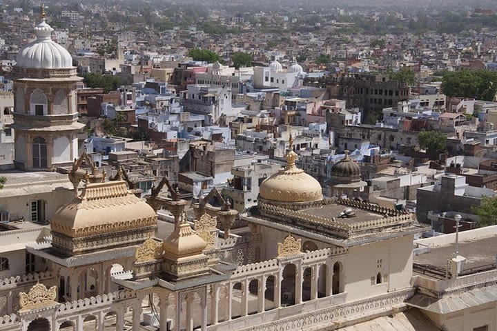 Royal Trails of Udaipur (Guided Half Day City Tour) image