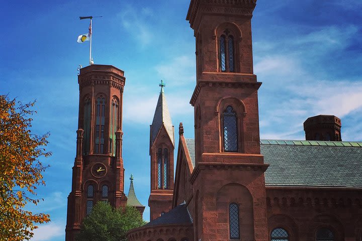 Castle to Capitol: Museums of the National Mall Walking Tour image