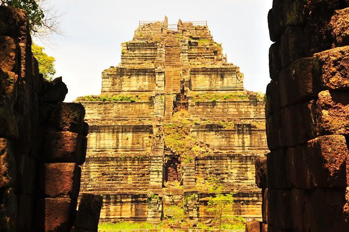 A private taxi to Koh Ker and Beng Mealea image