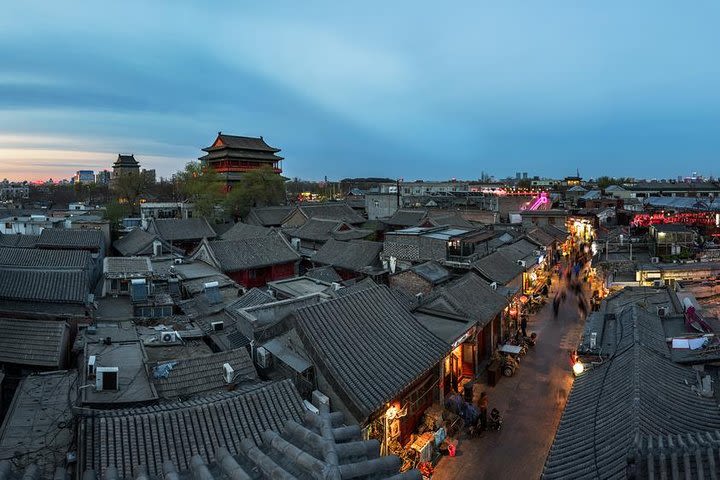 Beijing Evening Private Tour: Wangfujin Food Stands, Hutongs and Houhai Lakes image