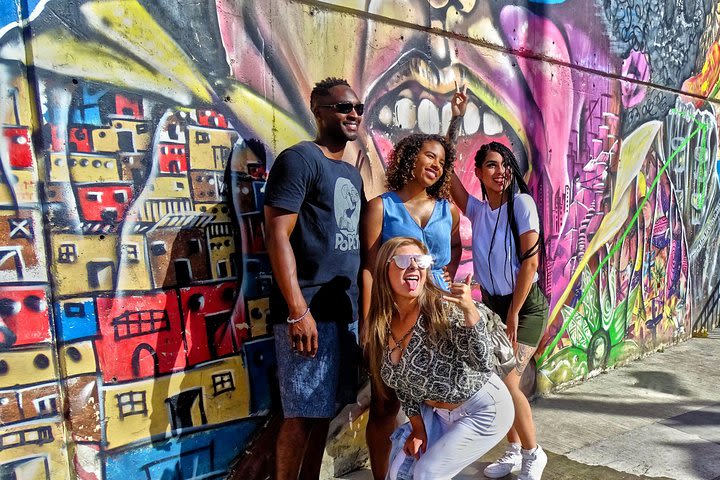 History and Street Art Tour in Comuna 13 image