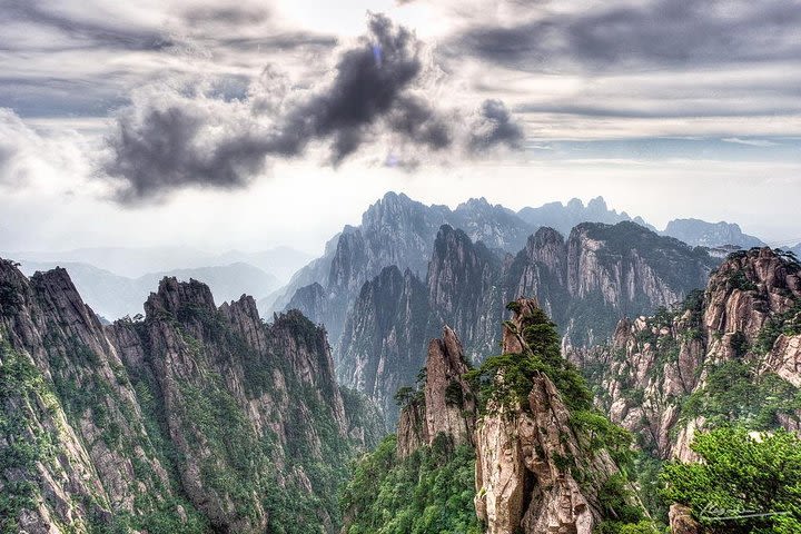 2-Day Huangshan Mountain Sunset Climb & Sunrise Camp Guided Tour from Hangzhou  image