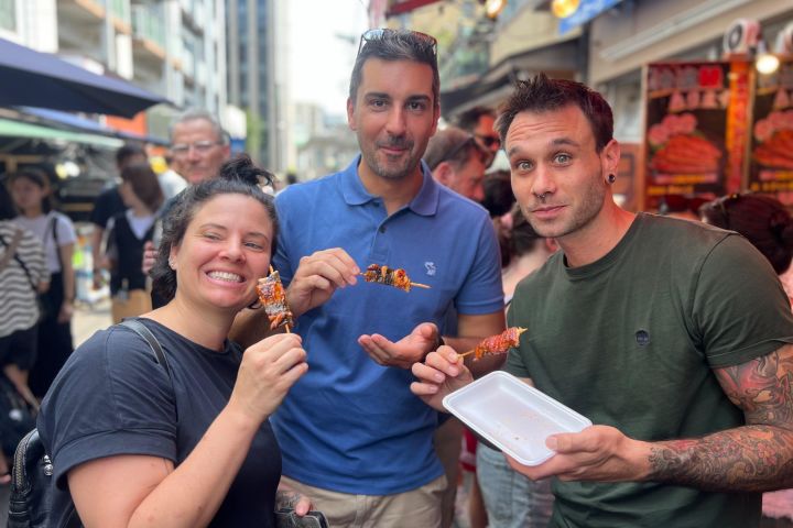 Tokyo Tsukiji Fish Market Food Tour image