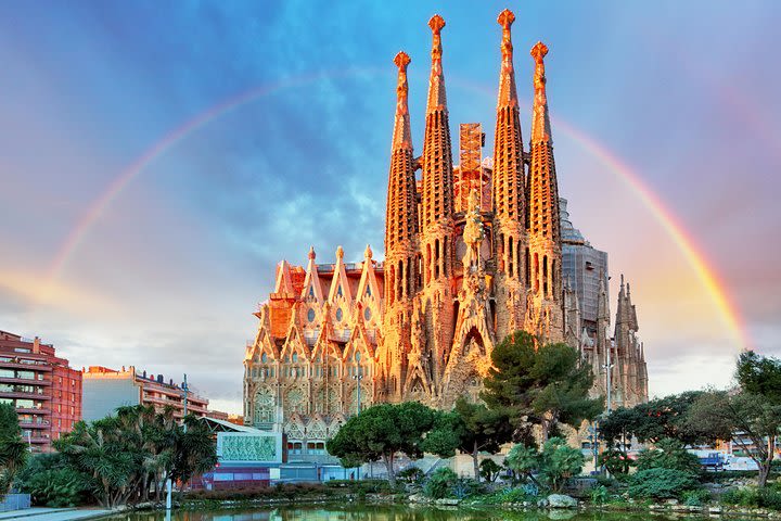 Sagrada Familia Express Private Guided Tour image