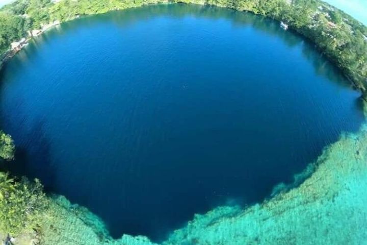Lagoon of the 7 Colors Sailing Tour image