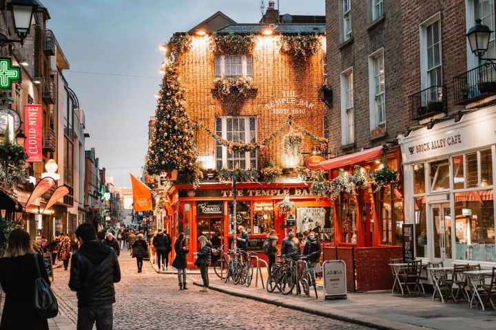Dublin: Guided Holiday Donut Tour with Tastings image