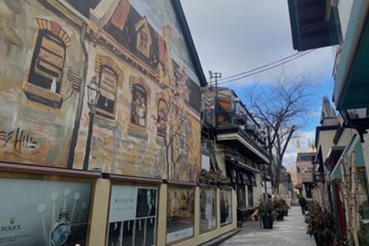 Yorkville-Bloor: Discover Canadian Haight-Ashbury on a Self-Guided Audio Tour image