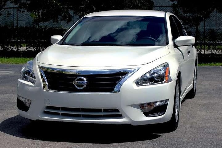 sri lanka tailor made tour Chauffeur Driven Standard Car image