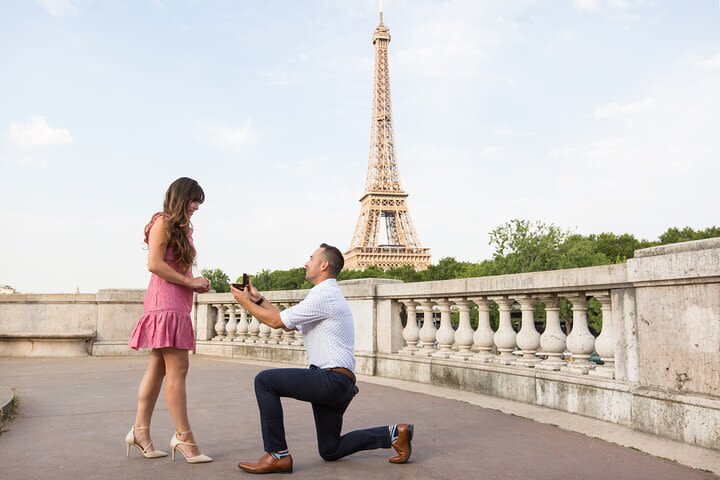 1-hour Photoshoot at the Eiffel Tower Trocadero Paris image