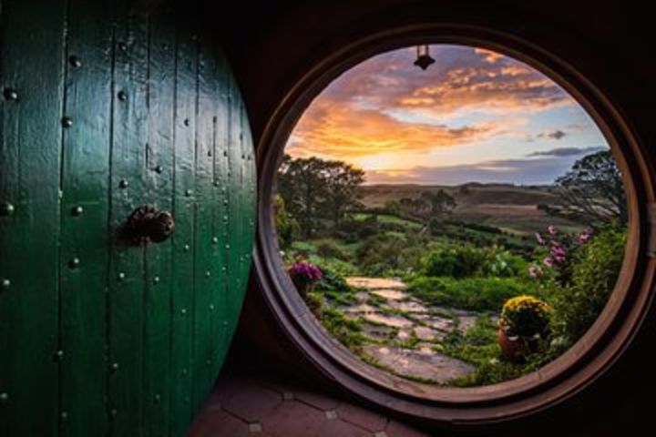 Auckland to Hobbiton Movie Set Private Tour image