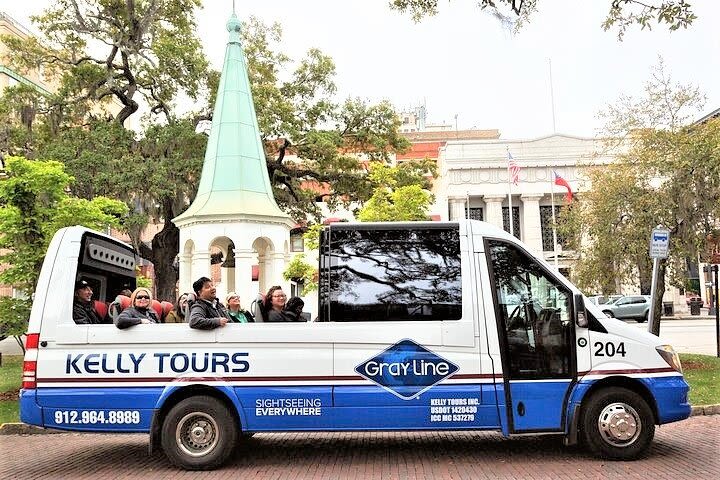 90-Minute Savannah 360° Open-Air Panoramic City History Tour with Live Narration image