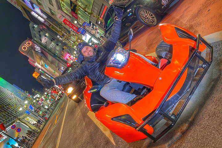 Go-kart tour Shinjuku drive metroporitan area with Iconic Photes image