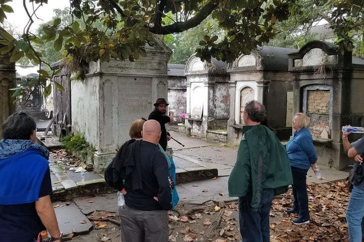 Walking Tour in New Orleans Garden District image