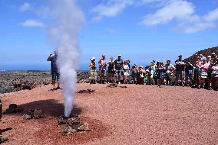 Lanzarote Grand Tour with Timanfaya and Jameos del Agua image