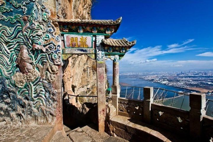 1-Day Kunming tour with the West Hill,Dragon Gate and Bamboo Temple image